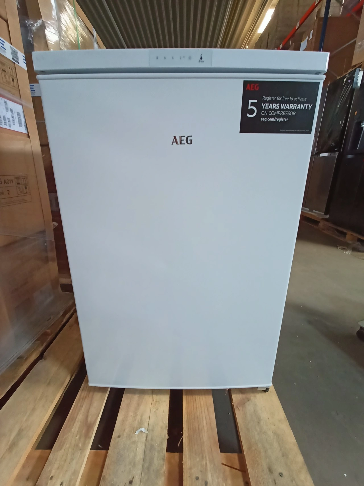 AEG RTS811DXAW Freistehender Tisch-Kühlschrank mit Gefrierfach 120L, Weiß - B Ware [akzeptabel]